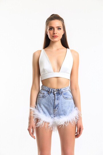 Pıa Beyaz Tüy Detaylı Denim Şort